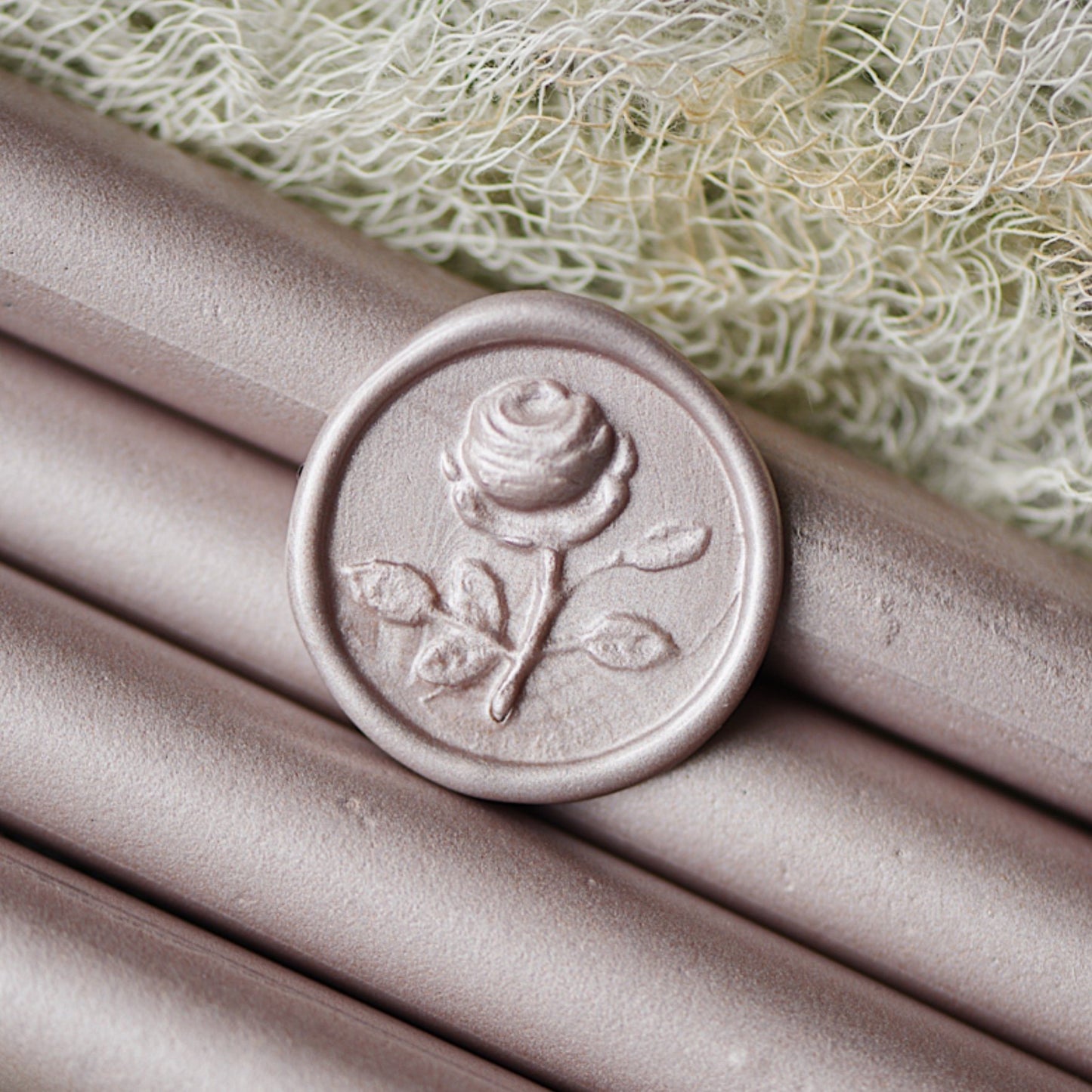 Lila Metallic-Perlglanz-Wachsstäbchen