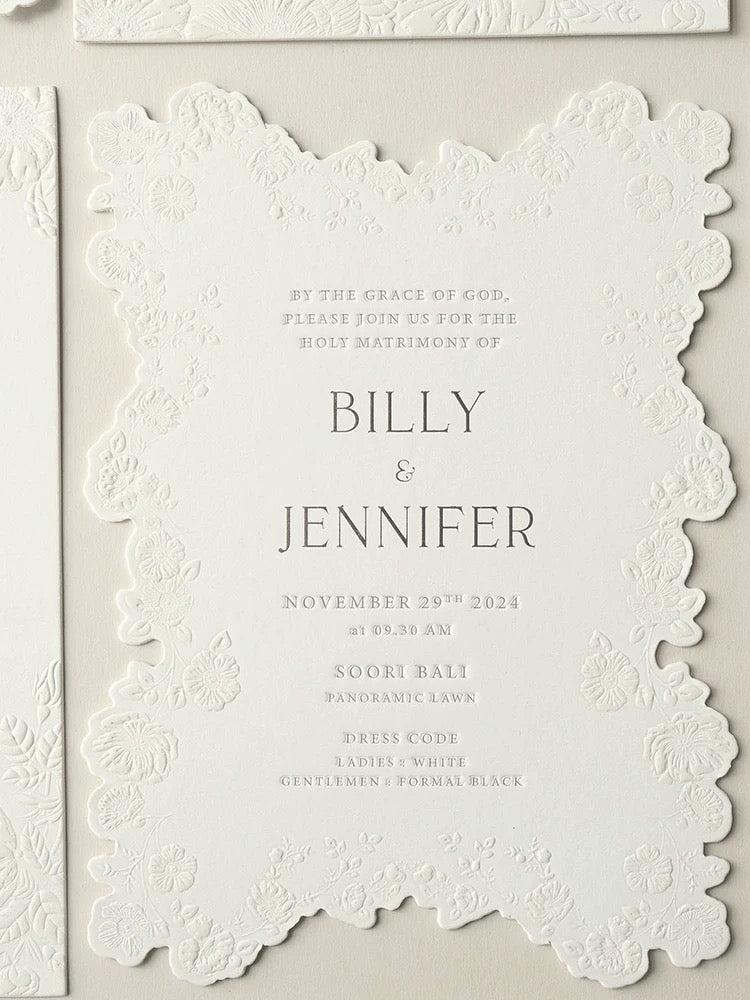 エンボス加工の白い結婚式招待状セット