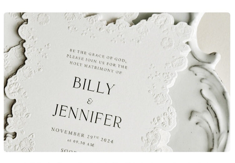 エンボス加工の白い結婚式招待状セット